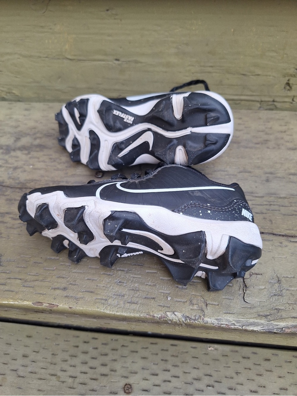 Nike Kids Black and White Soccer Cleats